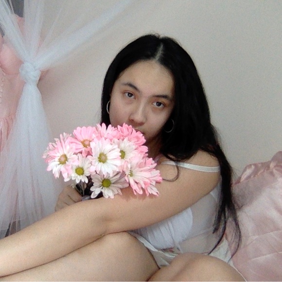 Meet your Posher, Alexandra - Picture 1 of 1